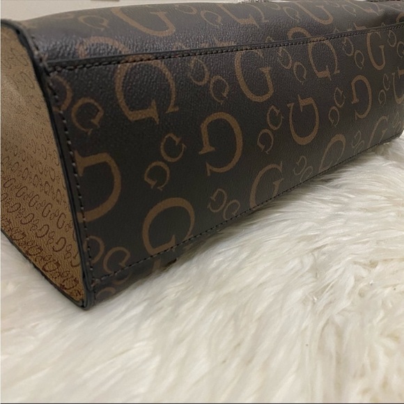 New guess bag - Picture 7 of 9